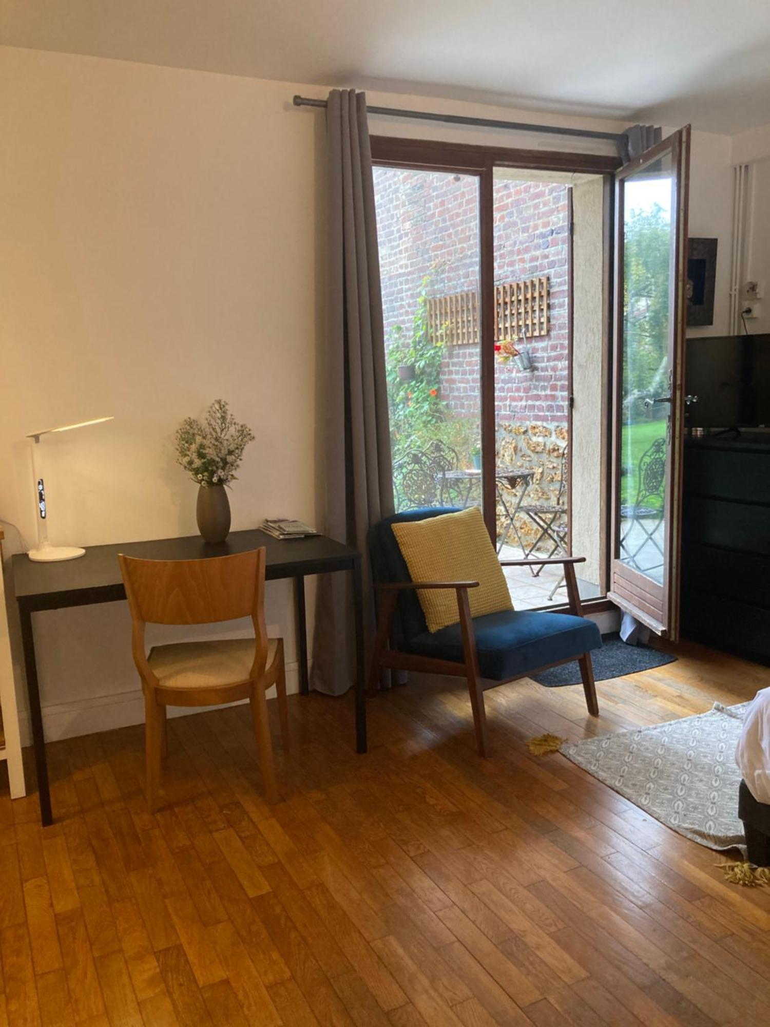 Studio Avec Terrasse Sur Jardin Fontenay-sous-Bois Dış mekan fotoğraf